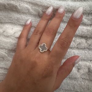 Ring clover four leaf pearl ring gold